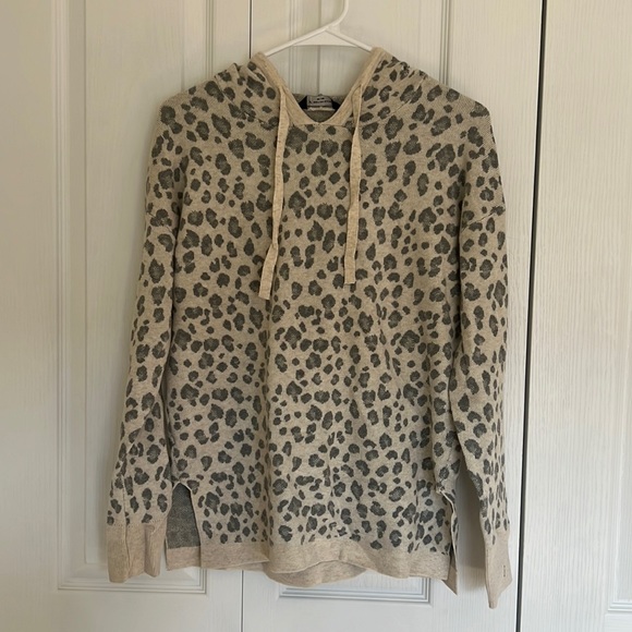 Denver Hayes Leopard Pullover - Picture 1 of 1